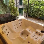 Johnny Croatia With Hot Tub شقة