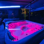 Johnny Croatia With Hot Tub * سبليت
