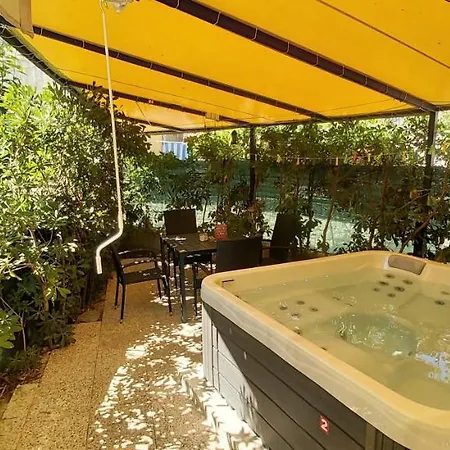 شقة Johnny Croatia With Hot Tub