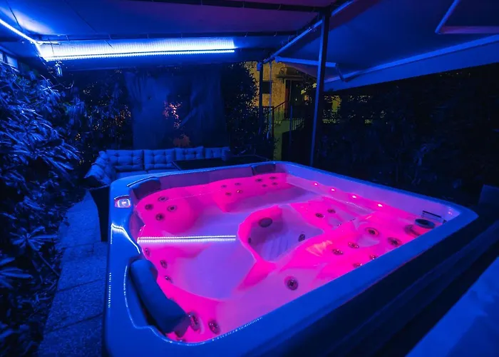 Johnny Croatia With Hot Tub * Split