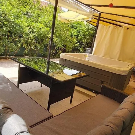 Johnny Croatia With Hot Tub * سبليت