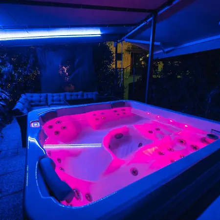 Johnny Croatia With Hot Tub * Σπλιτ