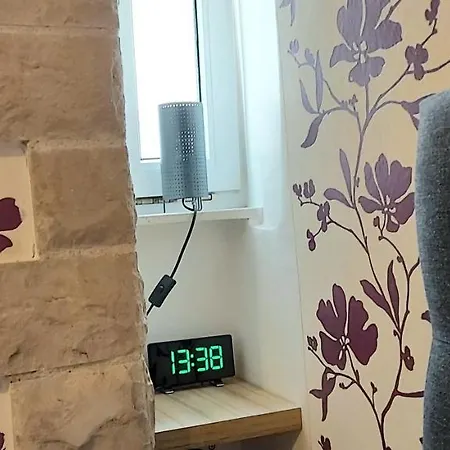 Johnny Croatia With Hot Tub * Σπλιτ