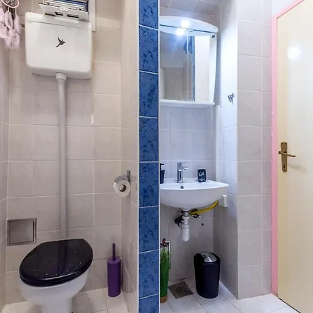 Johnny Croatia With Hot Tub Σπλιτ