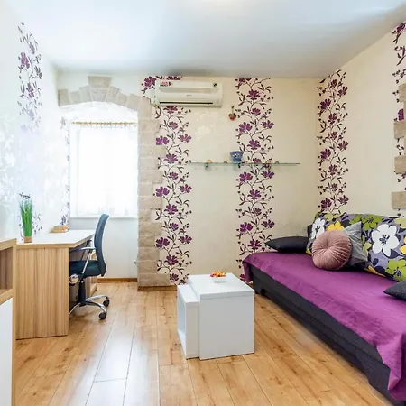 Johnny Croatia With Hot Tub *