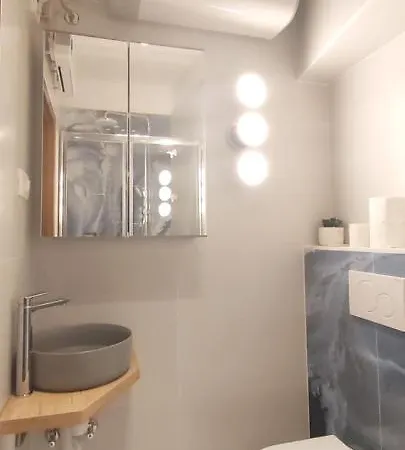 Johnny Croatia With Hot Tub Σπλιτ