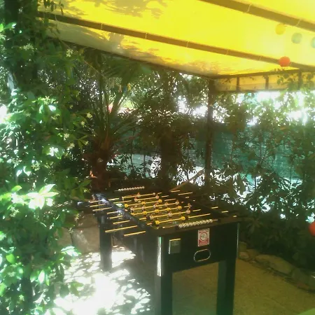 Johnny Croatia With Hot Tub Σπλιτ