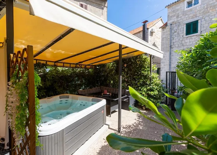 Appartement Johnny Croatia With Hot Tub Split
