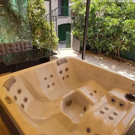 Johnny Croatia With Hot Tub Apartmán