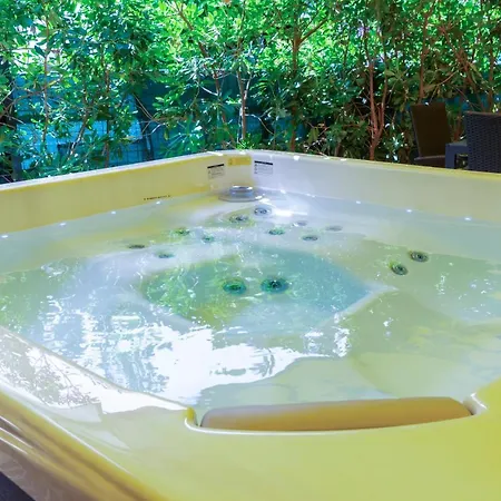 Johnny Croatia With Hot Tub *