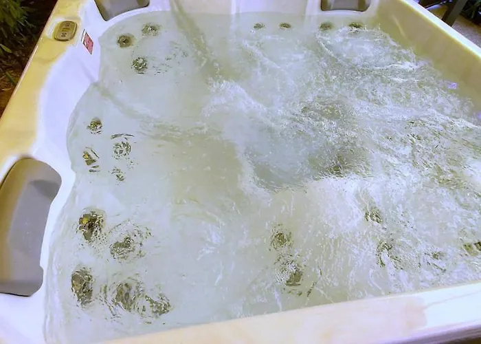 Johnny Croatia With Hot Tub * Split